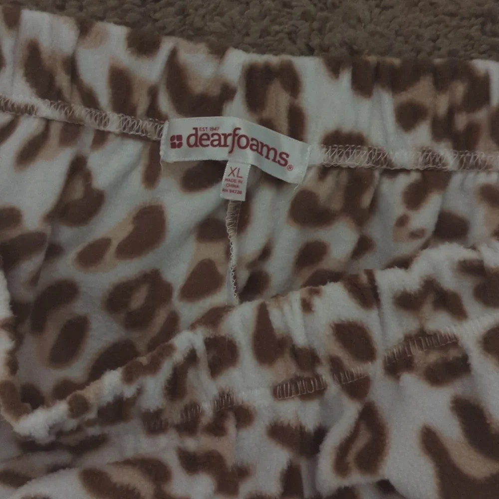 Dearfoams Black Top with Leopard Print Pajama Set - Picture 4 of 7